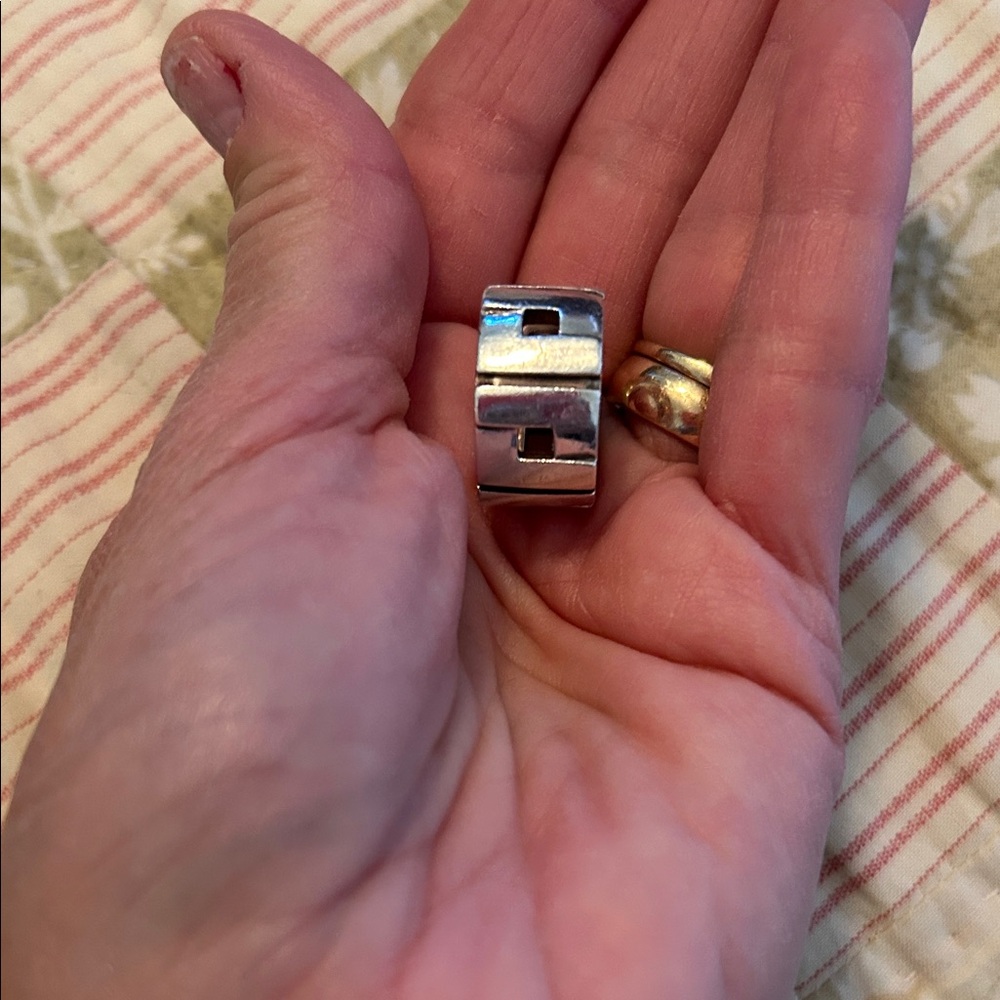 Gucci Chocolate Velvet Pouch with Silver Ring - Picture 2 of 12